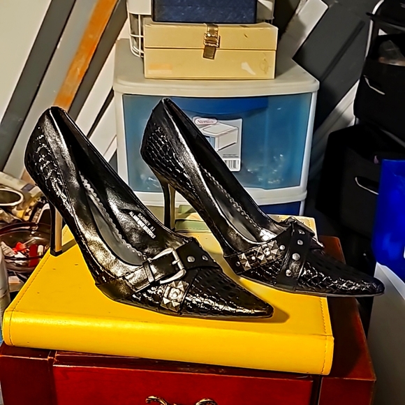 New Red Circle Heels, Sz 8.5, Black, Buckle Design w/Silver Round & Square Studs - Picture 4 of 12